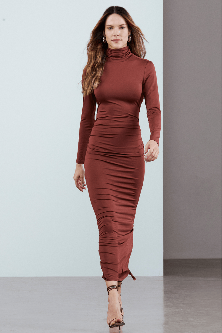 VESTIDO COM GOLA DUPLA E DETALHE NAS COSTAS-MARROM M - MARROM - 315626